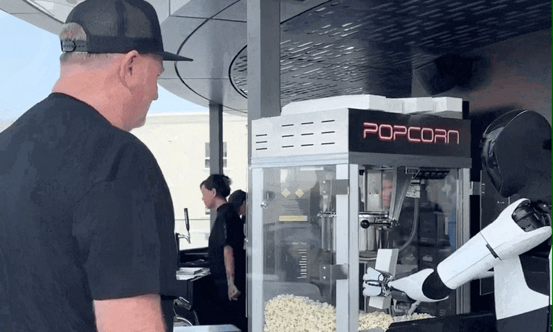 Tesla Optimus Gây Sốt: Robot Hình Người Chính Thức “Đi Làm”